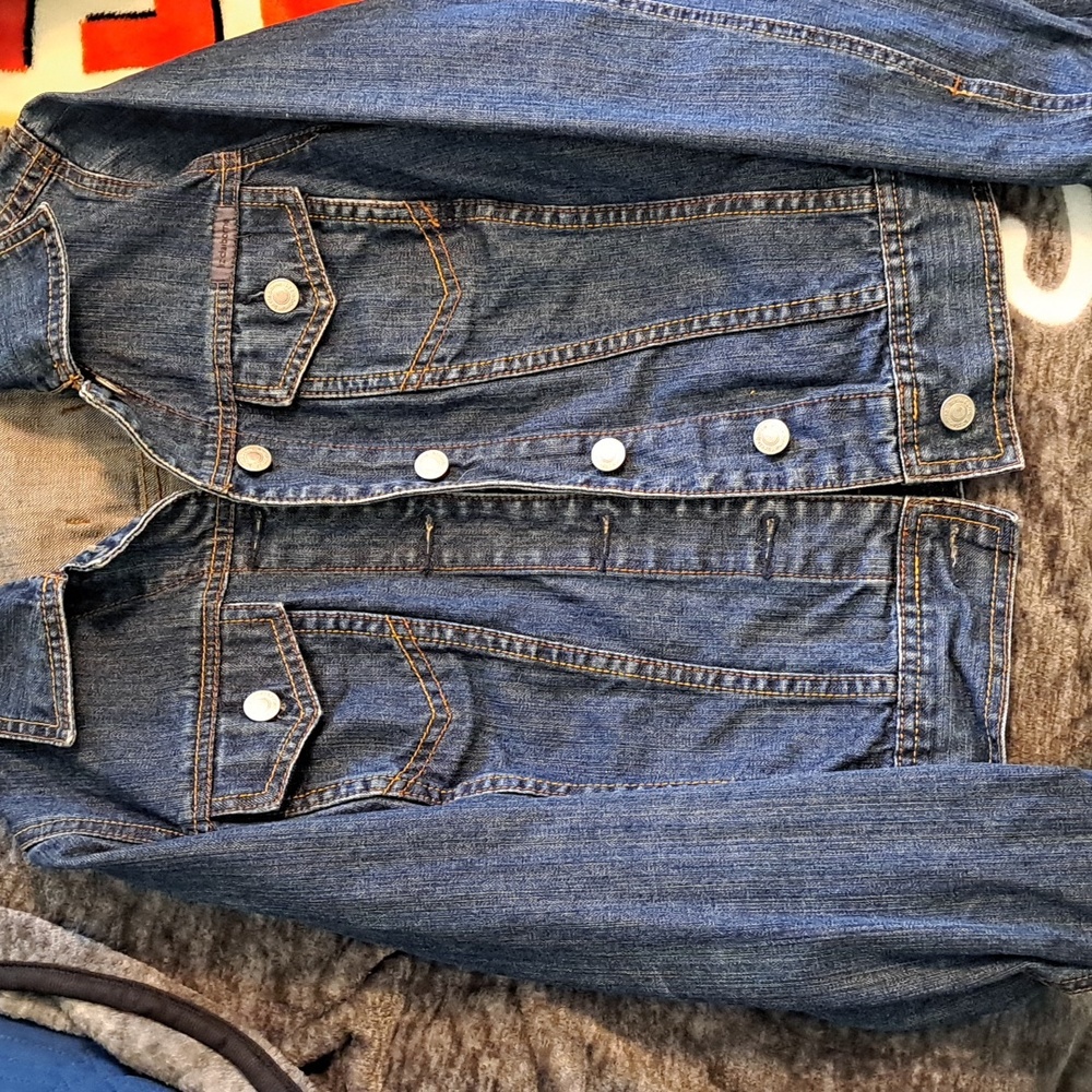 Womens junior Liz Claiborne Jean jacket size small. Excellent condition.